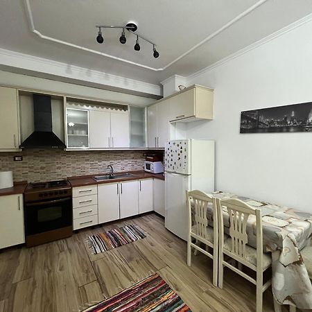 Apartamento Sjsjksdbbd Tirana Exterior foto