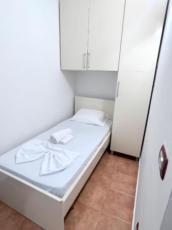 Apartamento Sjsjksdbbd Tirana Exterior foto